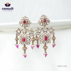 Cakora Victorian Red Hangings