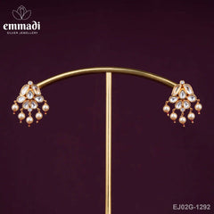 Deva?a Moissanite White Studs