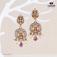 Pallavi White Victorian Hangings