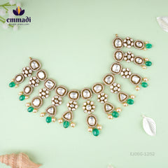 Harinika Victorian White Necklace