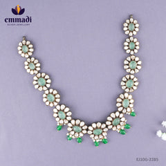 Sarvagjna Victorian Green Necklace