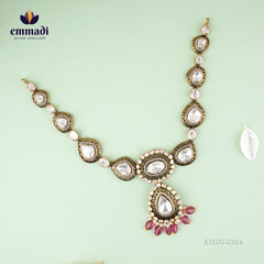 Simhanada Victorian White Necklace