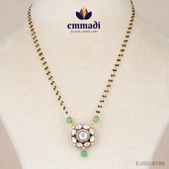 Kanwalnain Nallapusalu White Chain