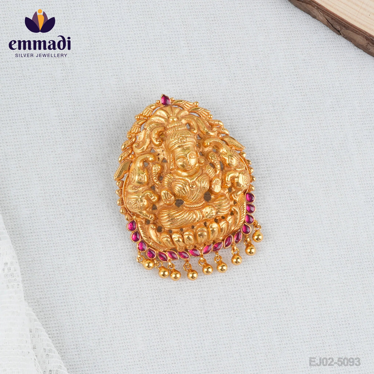 Anoushka Nakshi Red Pendant: Handcrafted Luxury Jewelry