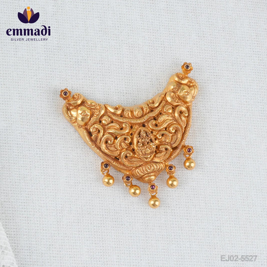 Anoushka Nakshi Red Pendant: Handcrafted Luxury Jewelry