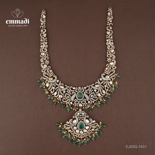 Bekura Victorian Green Long Necklace