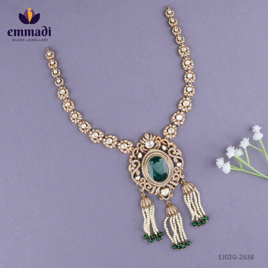 Niruha Victorian Green Necklace