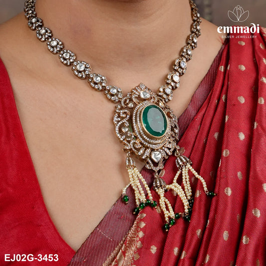 Suhana Victorian Green Necklace