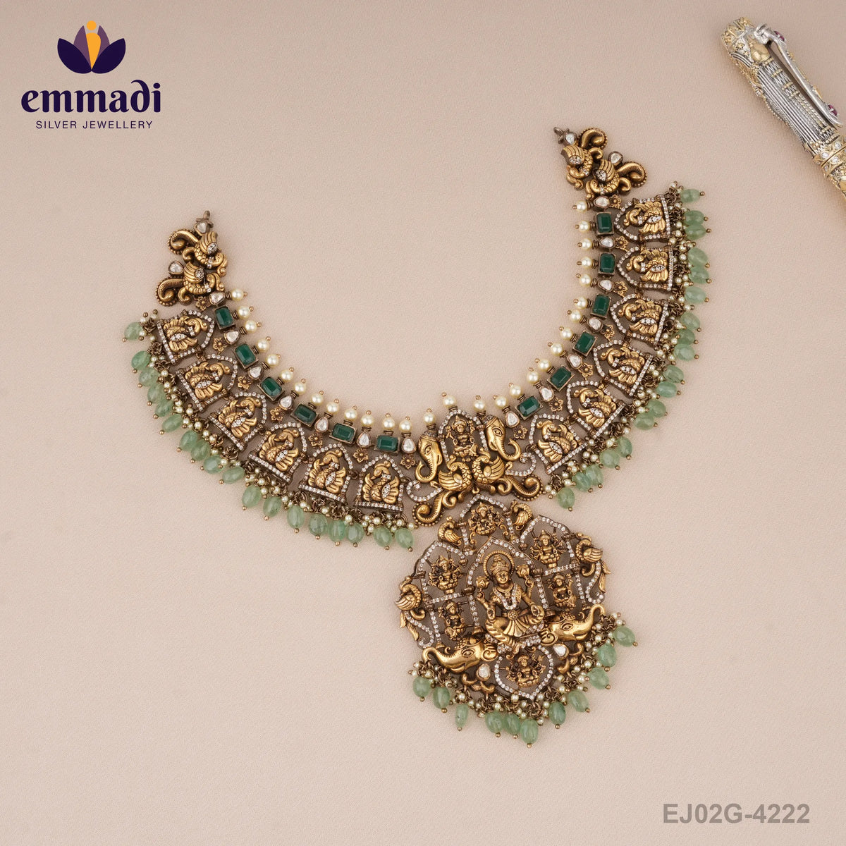 Aniskha Victorian Green Necklace