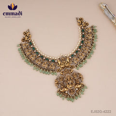 Aniskha Victorian Green Necklace