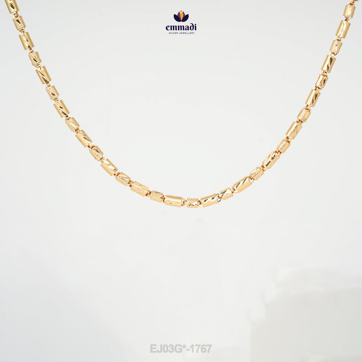 Akanksha's Glamorous Gold Fancy Chain