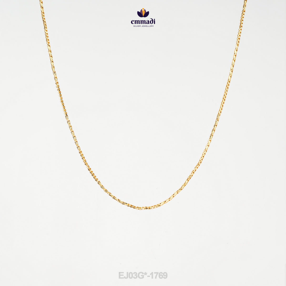 Asha's Elegant Gold Chain Collection
