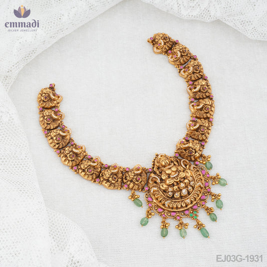 Sakshi Elegant Gold Nakshi Necklace