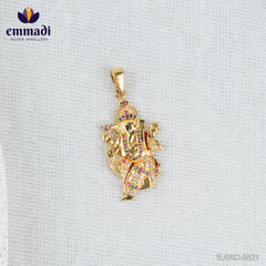 Apeksha Indradhanush Pendant Nakshi Green: Exquisite handcrafted pendant featuring pure gold plating on 92.5 silver by Emmadi Jewellers.