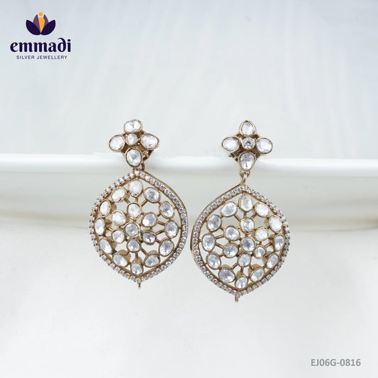 Bhasvara Victorian White Hangings