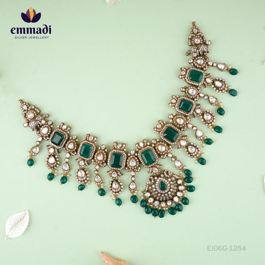 Harshada Victorian Green Necklace