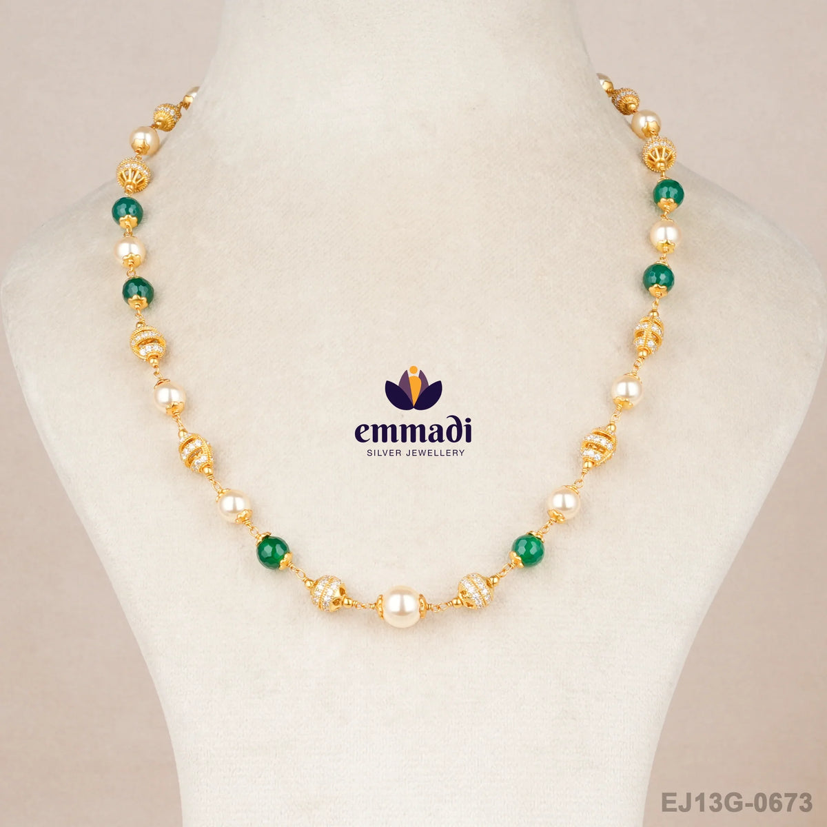 Kanizah Pearls White Chain