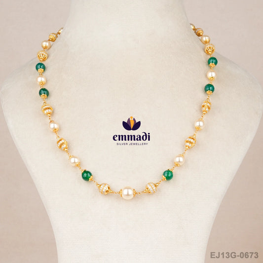 Kanizah Pearls White Chain