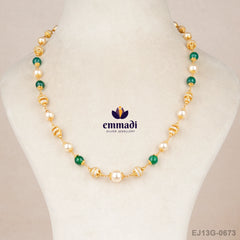 Kanizah Pearls White Chain
