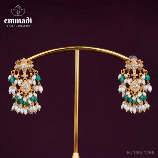 K?ti Guttapusalu White Hangings