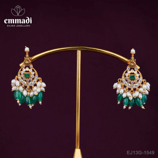 Aruni Guttapusalu Green Hangings