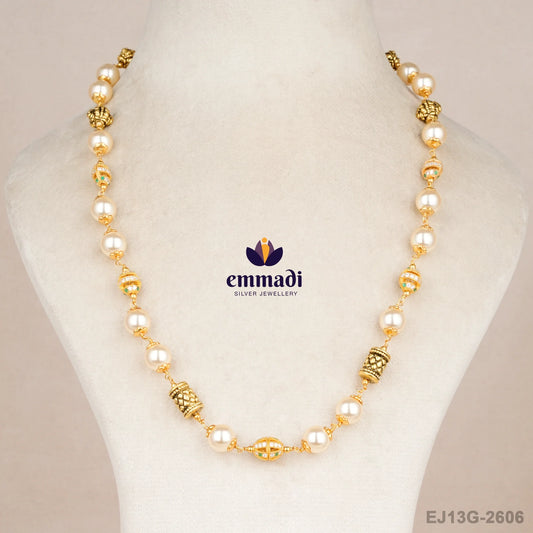 Satvi Pearls Green Chain