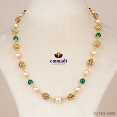Suksi Pearls White Chain