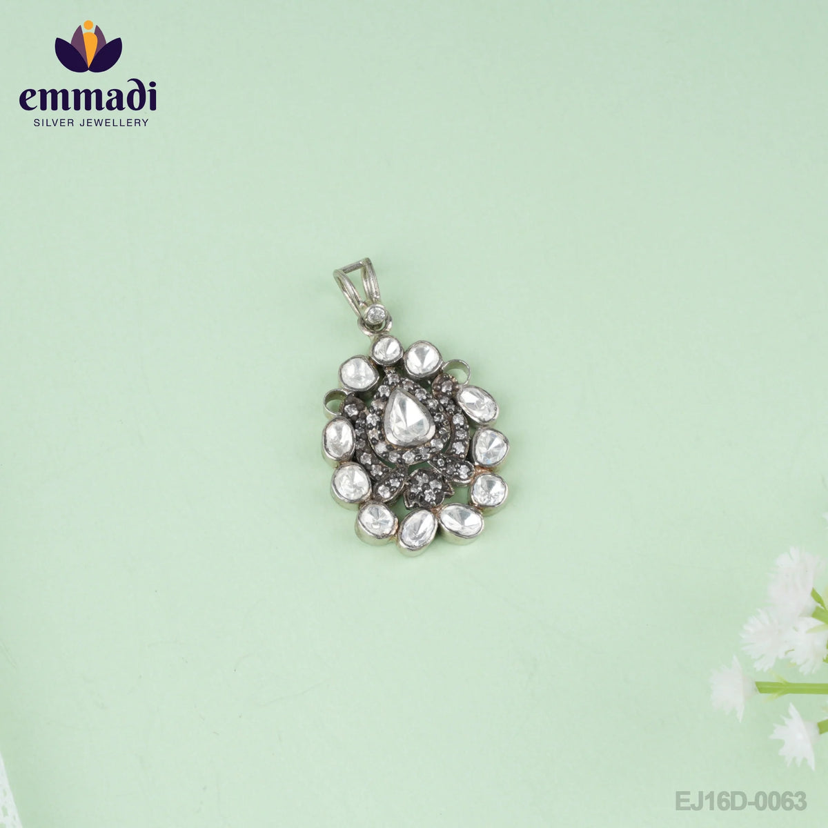 Ayra 1. Surya Pendant Moissanite White