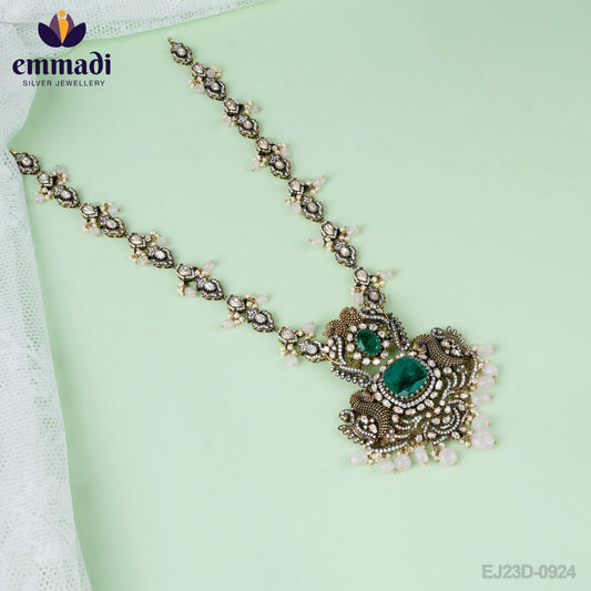 Amba Sanskrit: Long Necklace Victorian Green