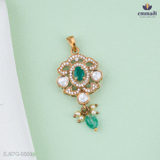 Rina's Elegant Victorian Green Pendant