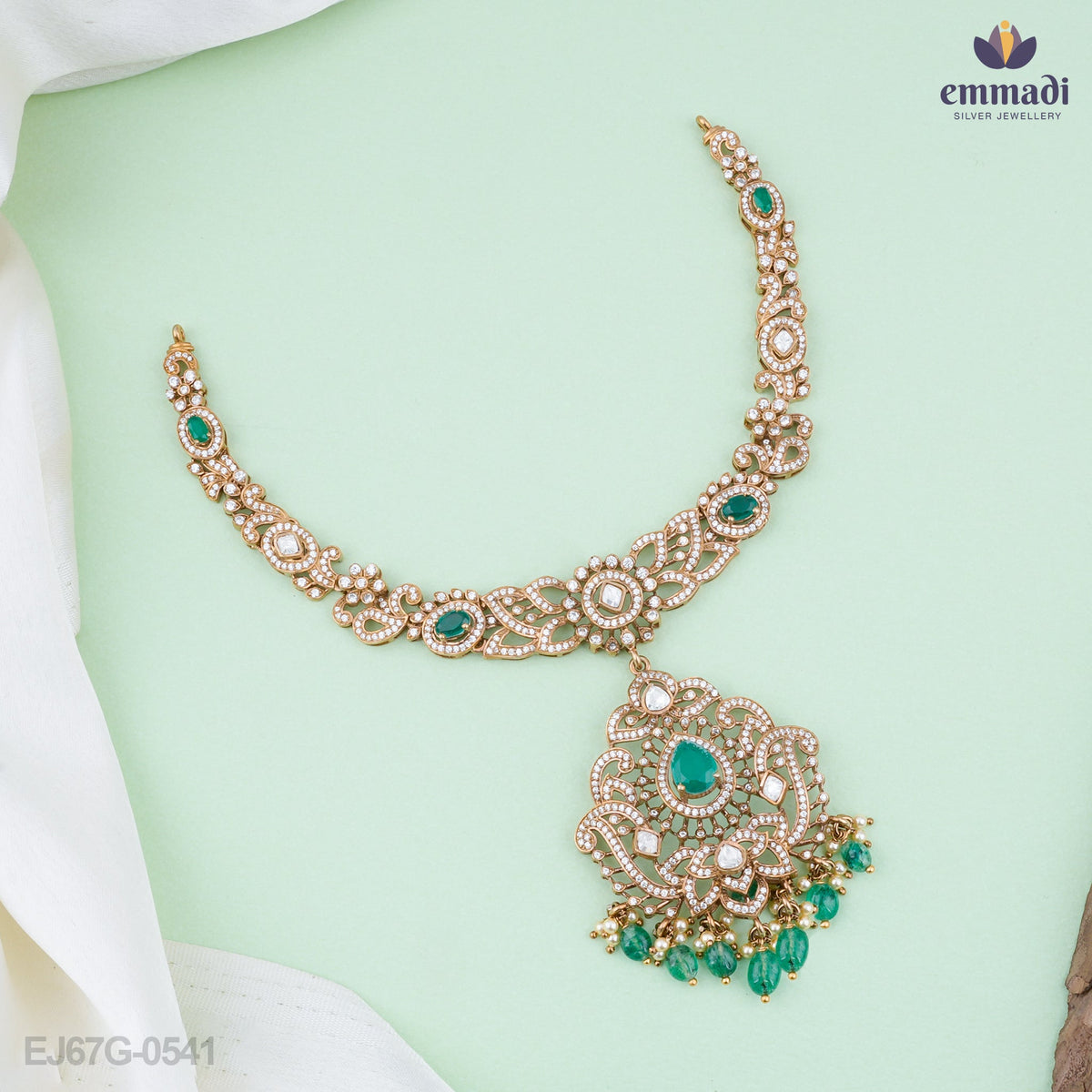 Urmila Elegant Victorian Green Necklace