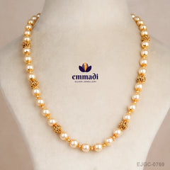 Paramleen Pearls White Chain